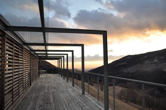 Monter soi-même sa pergola bioclimatique