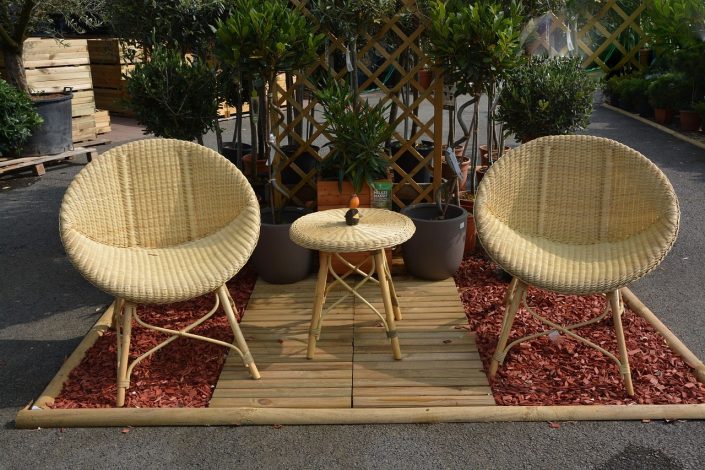 Quelle matière choisir pour mon salon de jardin ?