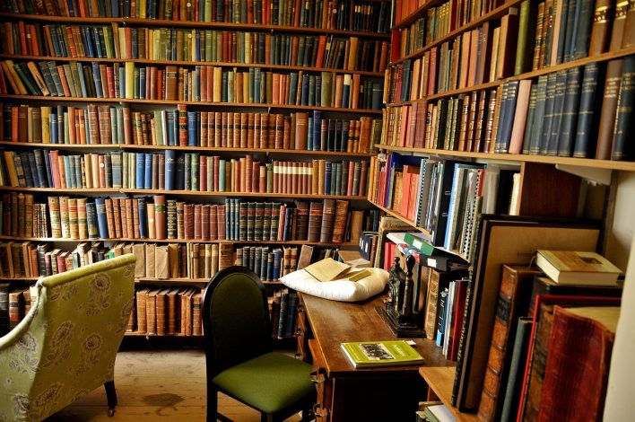 Comment styliser des étagères en 6 étapes simples?