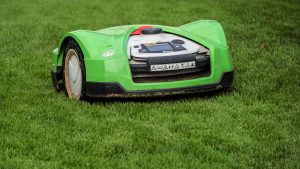 Succombez à l'appel de la tondeuse autonome !