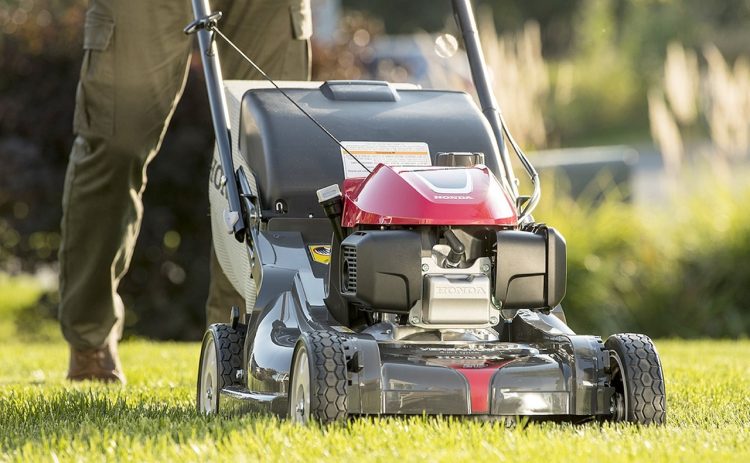 Des conseils pour entretenir votre tondeuse à gazon