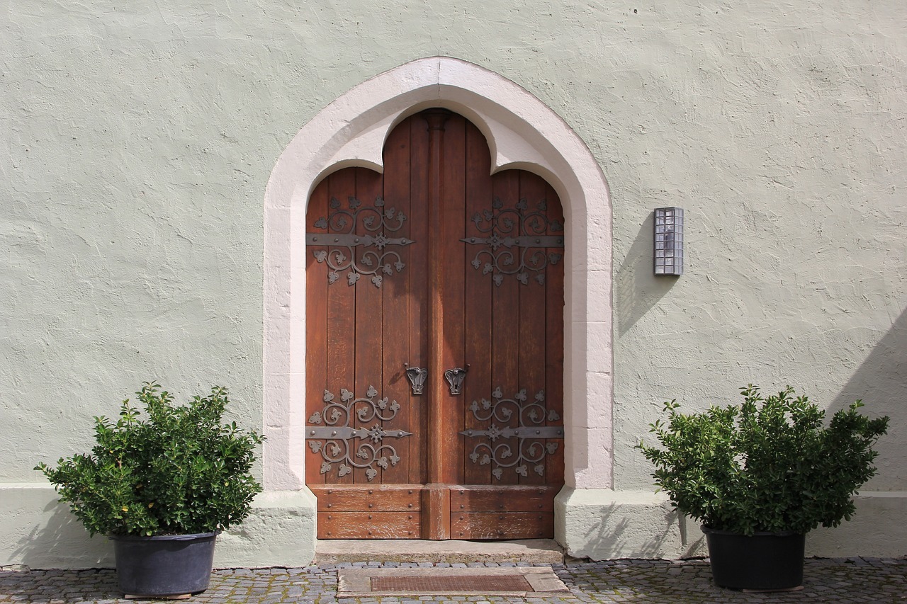 Quels sont les avantages des portes d’entrée en bois ?