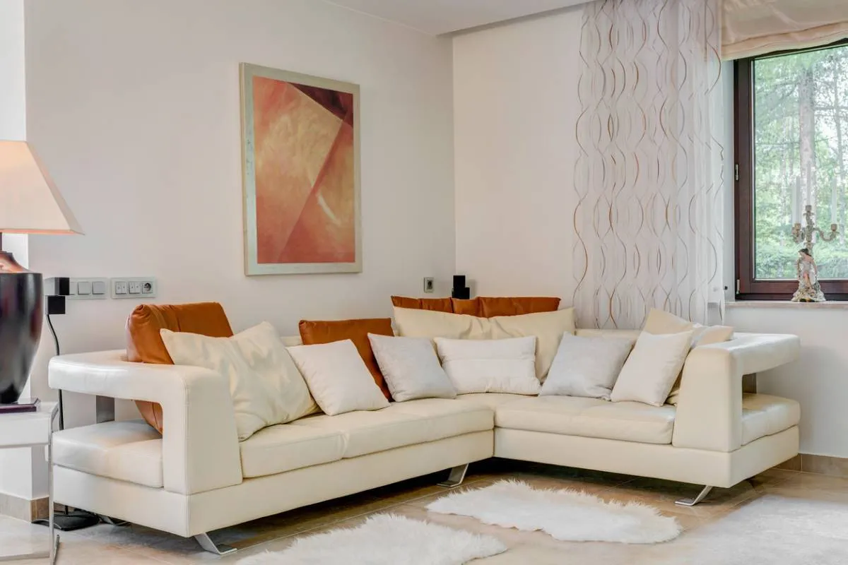 Canapé d’angle : comment adapter l’aménagement intérieur ?