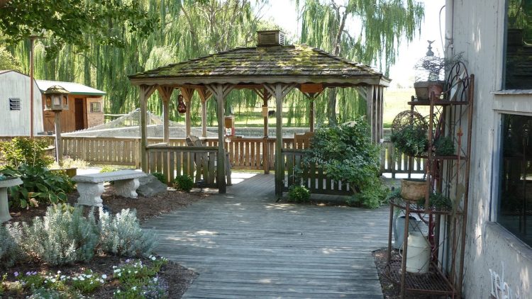 Protégez votre terrasse avec une pergola bioclimatique