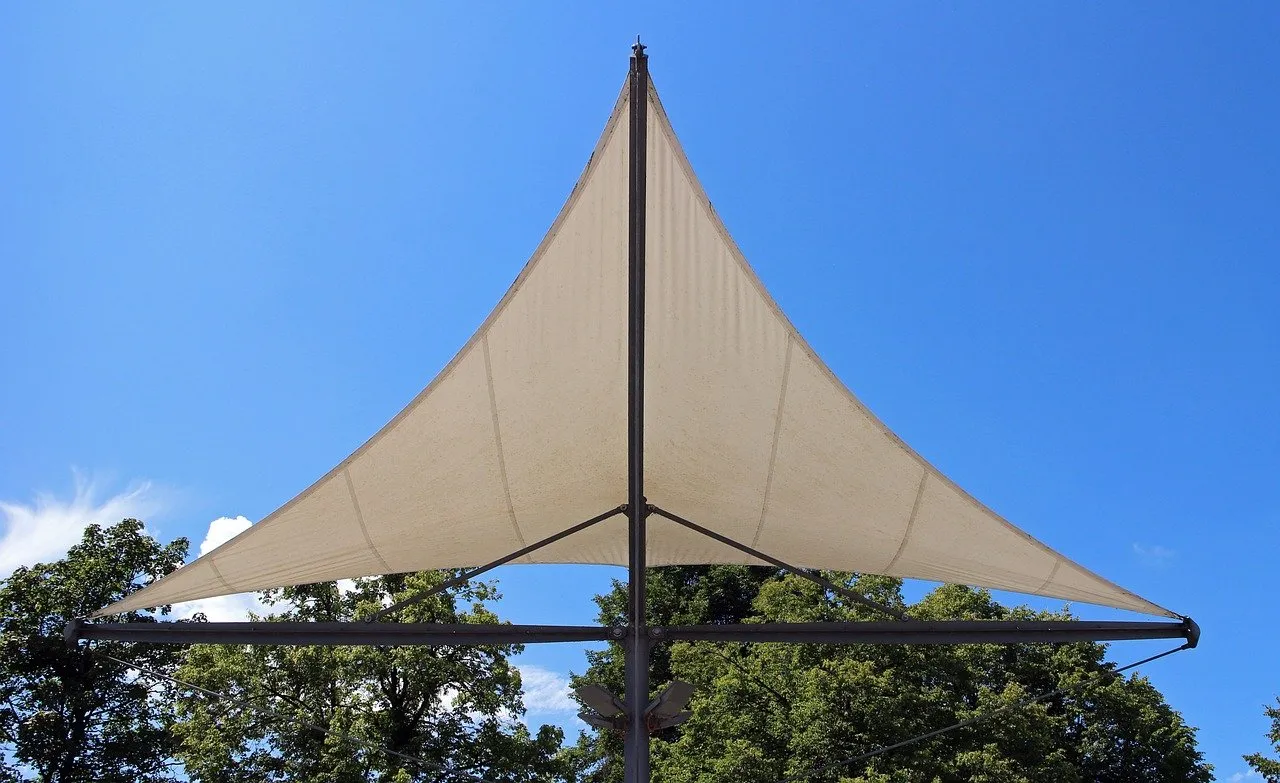 Comment installer une voile d’ombrage dans votre jardin ?