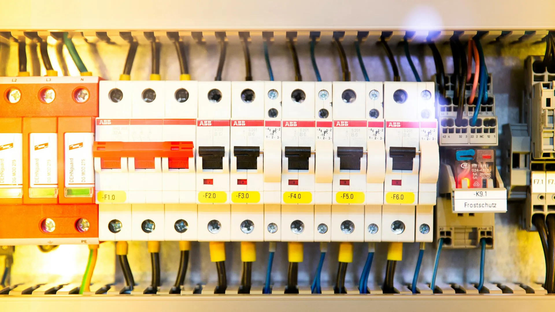 Les avantages d'acheter du matériel électrique sur internet 