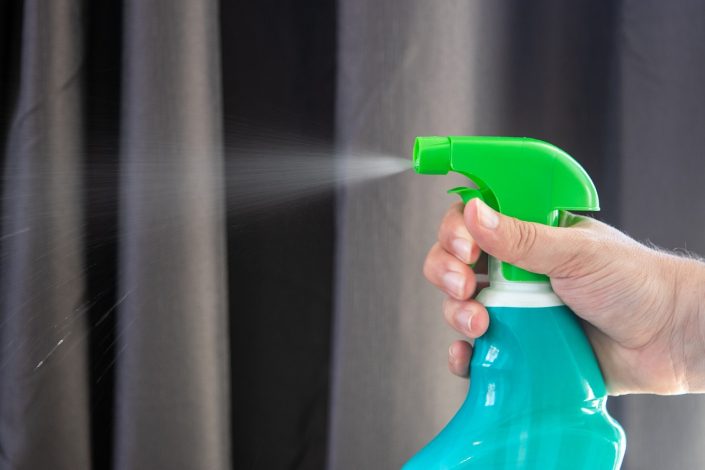 Spray désinfectant fait maison : nettoyage naturel pour jouets