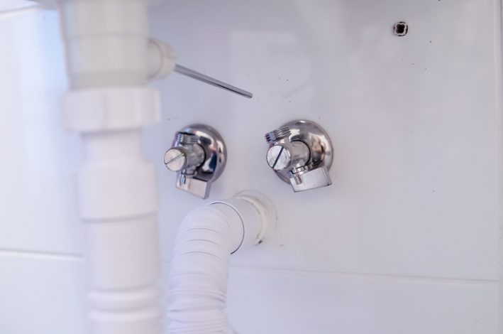 Voici comment serrer une bonde de douche : les astuces simples