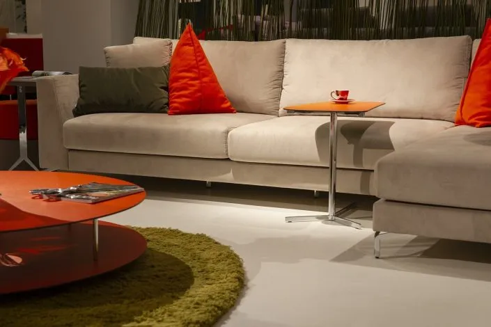 Couleur du canapé: comment choisir la plus adaptée à votre pièce?