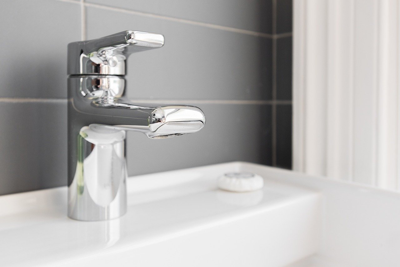 La lutte contre l’eau dure : top 5 des solutions pour votre foyer