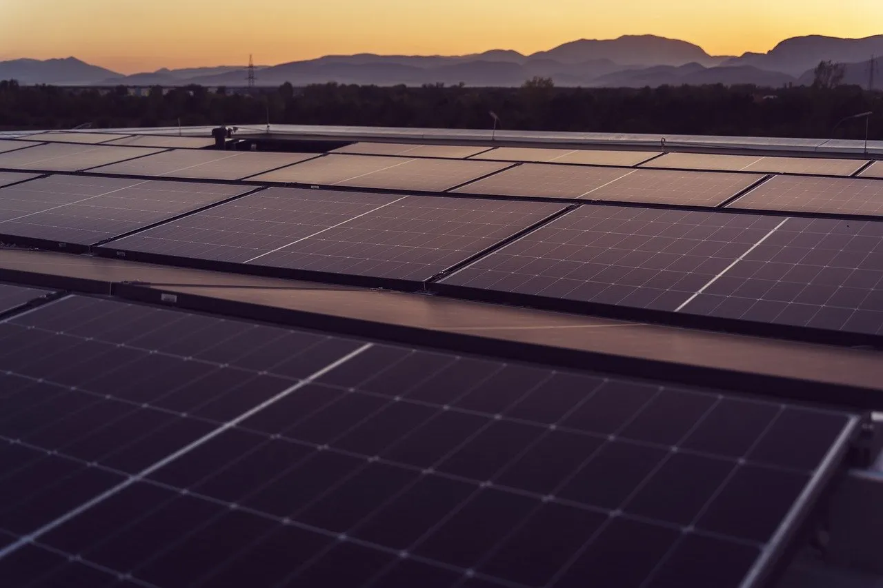 Un toit plat sans limites : révolution solaire pour votre maison