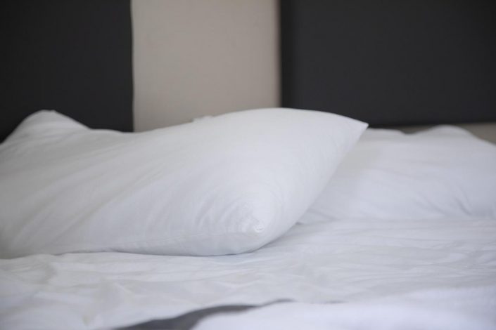 Choisir les oreillers pour genoux appropriés en cas de mal de dos
