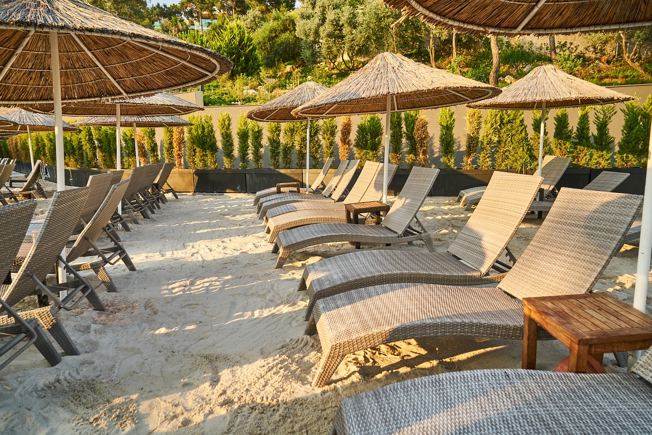 Bain de soleil : choisissez le transat idéal pour votre extérieur