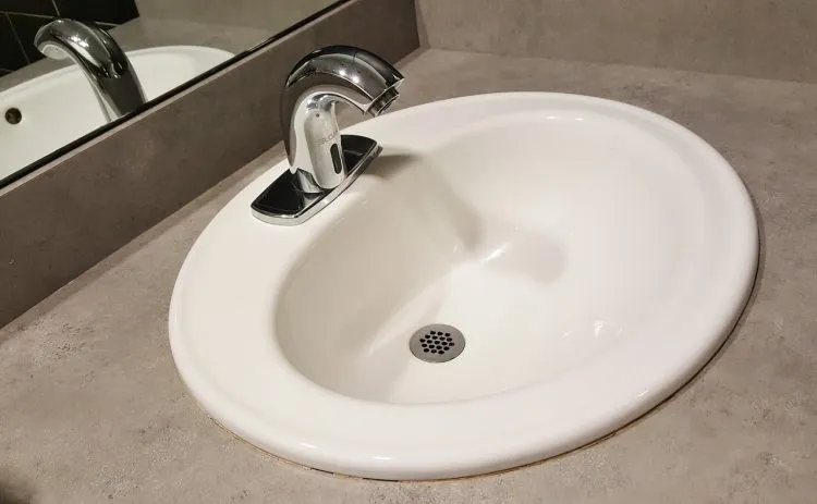 Comment enlever les rayures d’un évier ou d’une baignoire en fonte