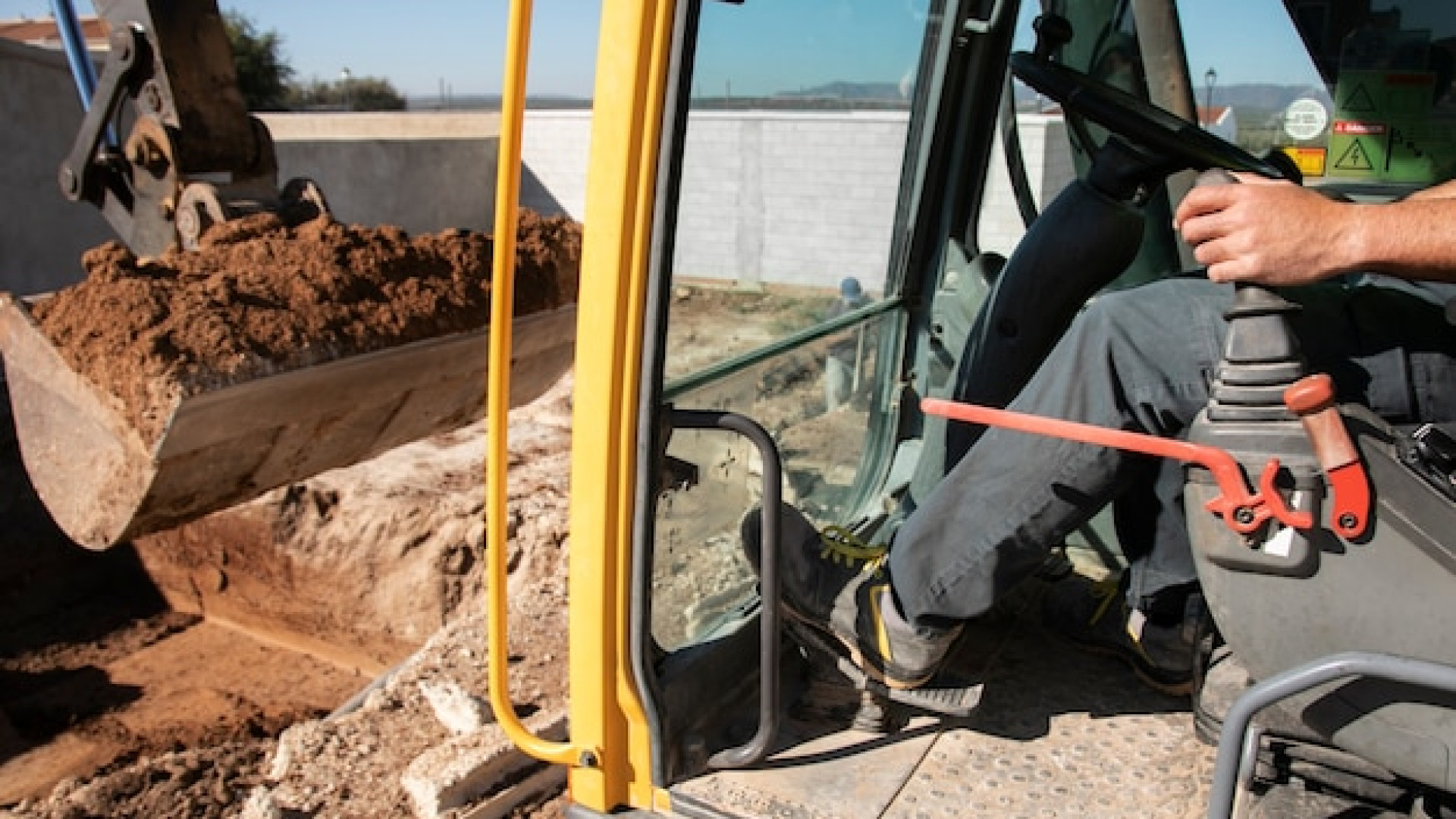 Mini-pelles : l’outil indispensable pour vos travaux de construction