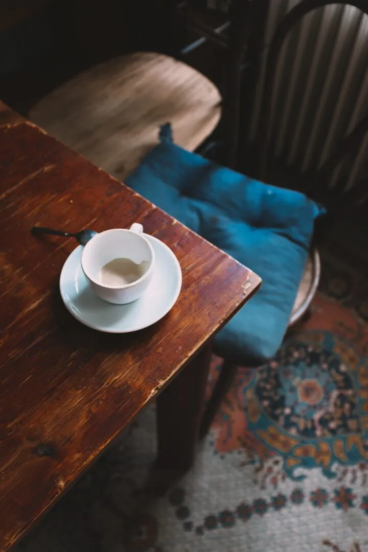 Comment styliser : Pièces vintage pour votre table – coco kelley 