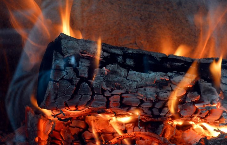 Comment rénover votre cheminée tout en conservant son charme d’origine ?