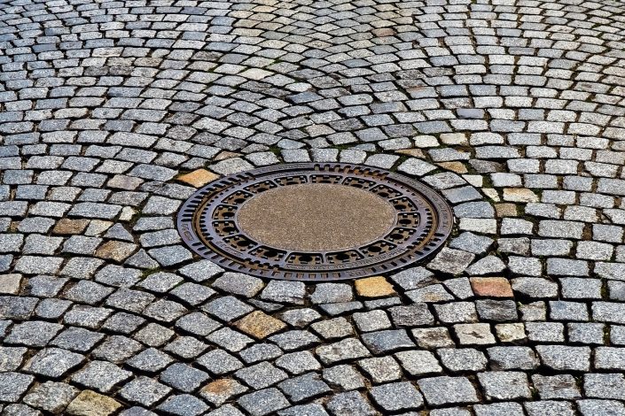 Qui est responsable de la réparation des canalisations et des égouts ?