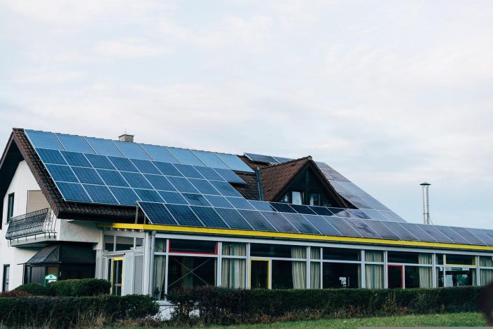 Optez pour les panneaux photovoltaïques pour votre rénovation énergétique