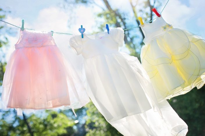 Voici comment enlever une tache sur un vêtement déjà lavé : nos astuces