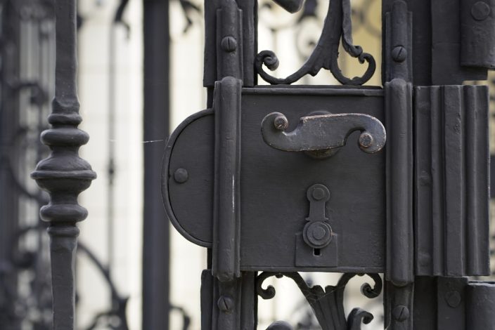 Pourquoi opter pour la motorisation de son portail battant ?