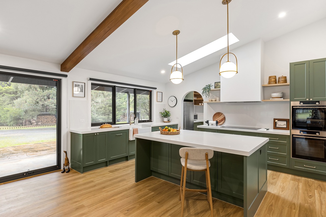 Comment la vitrerie transforme votre espace en un chef-d’œuvre décoratif