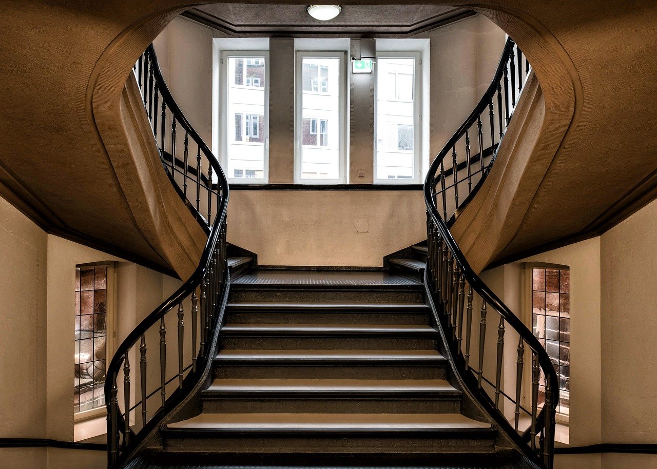 Comment choisir parfaitement un escalier quart tournant pour votre maison?