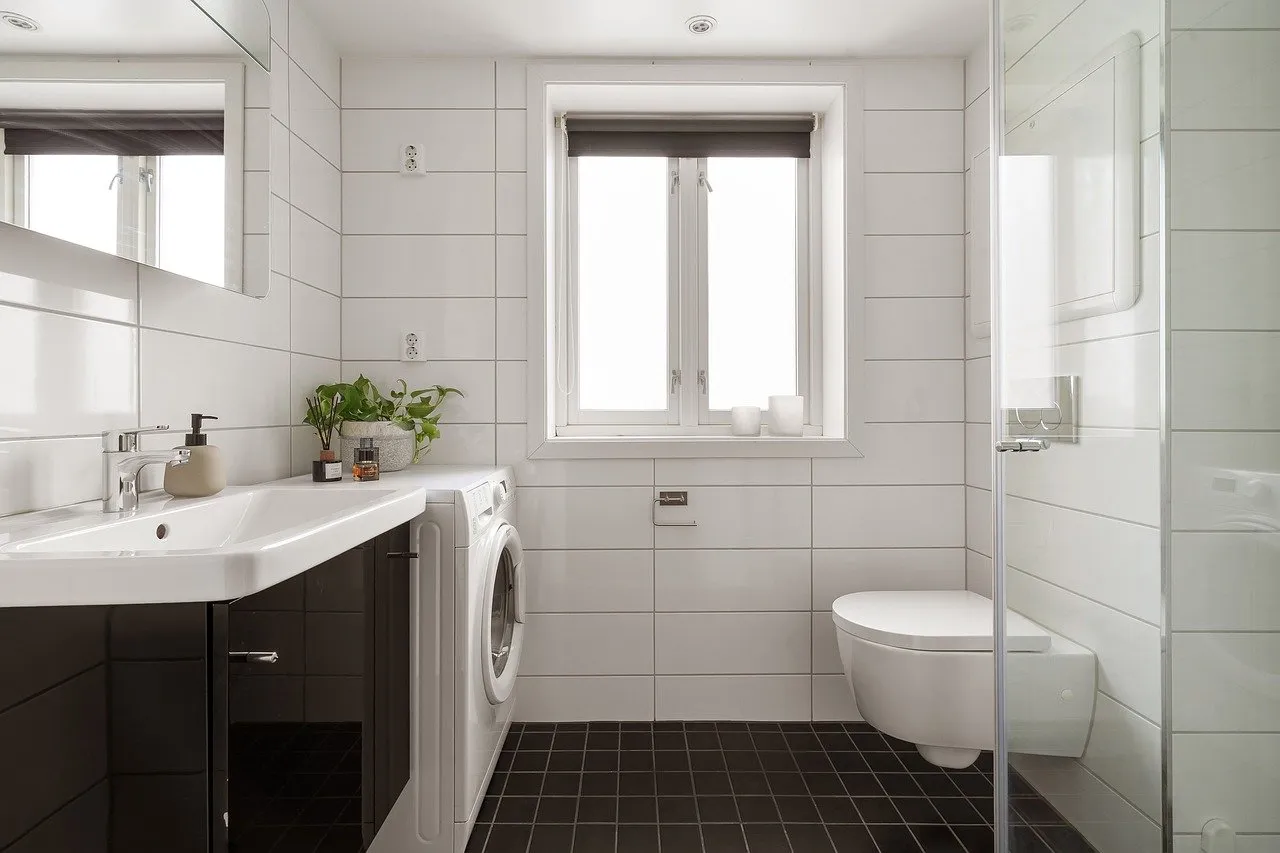 Guide Étape par Étape: Comment Peindre le Carrelage de votre Salle de Bain