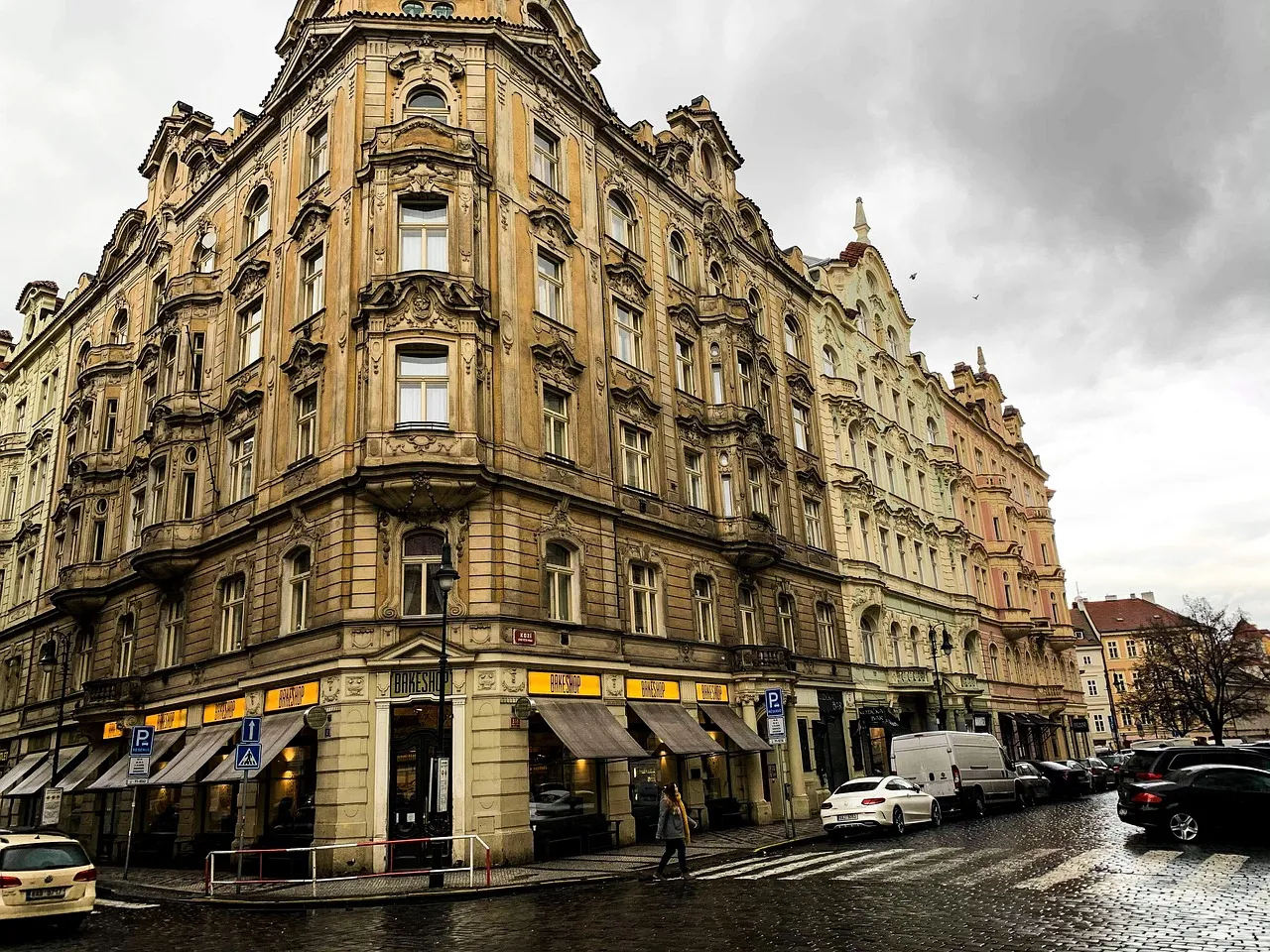 Rénover un appartement haussmannien : guide pratique pour une harmonie parfaite