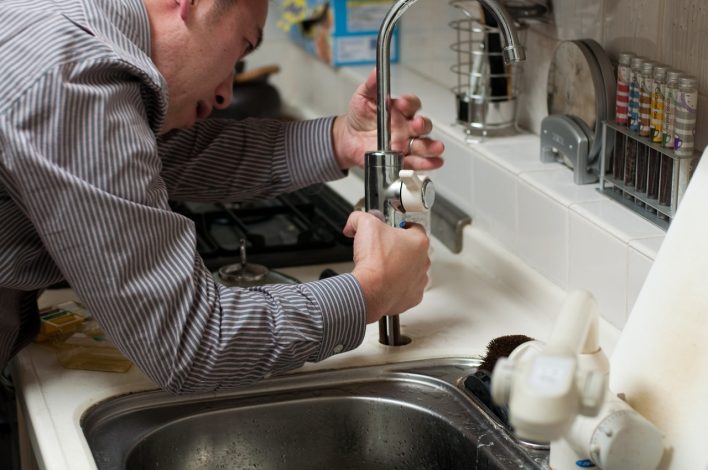 Les bonnes raisons de faire appel à une société pour déboucher vos canalisations