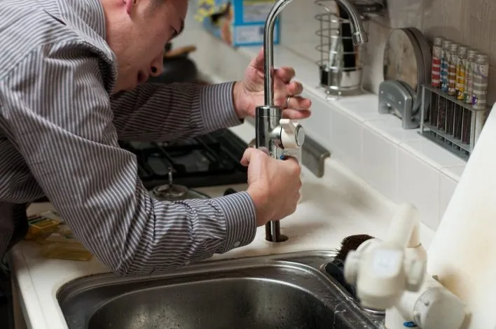 Les bonnes raisons de faire appel à une société pour déboucher vos canalisations
