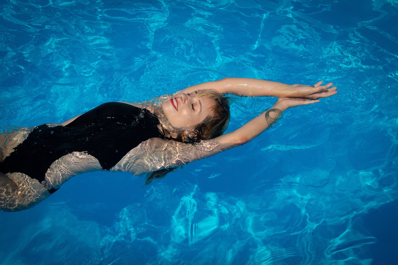 Quel est l’intérêt d’installer un volet immergé pour votre piscine ?