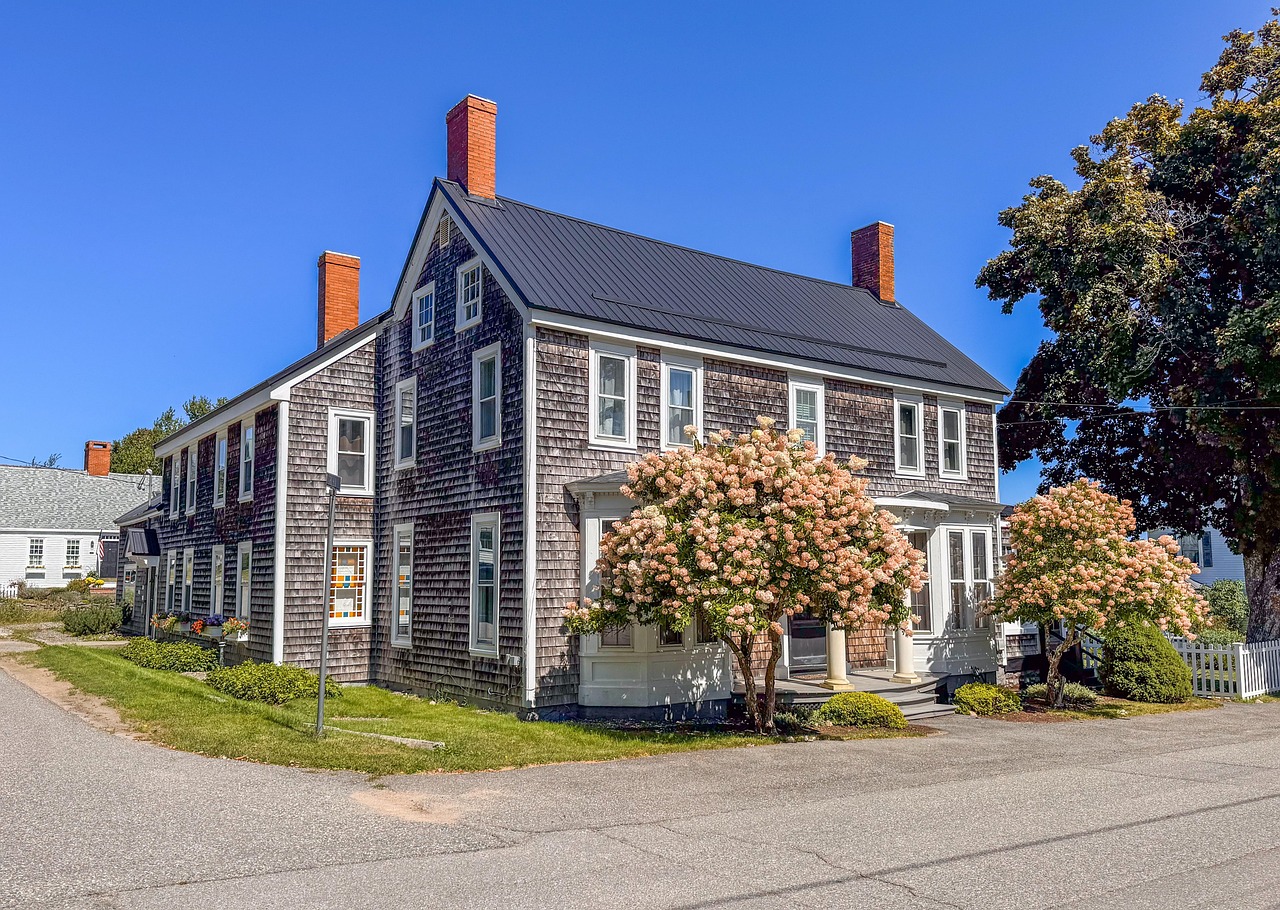 Quels sont les avantages et inconvénients des panneaux sandwich pour l'isolation ?