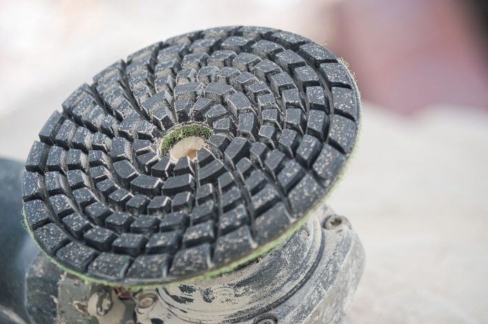 Une recette DIY de détachant d’eau dure pour nettoyer les toilettes et plus encore !