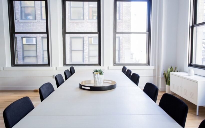 Salle de réunion avec fenetre PVC