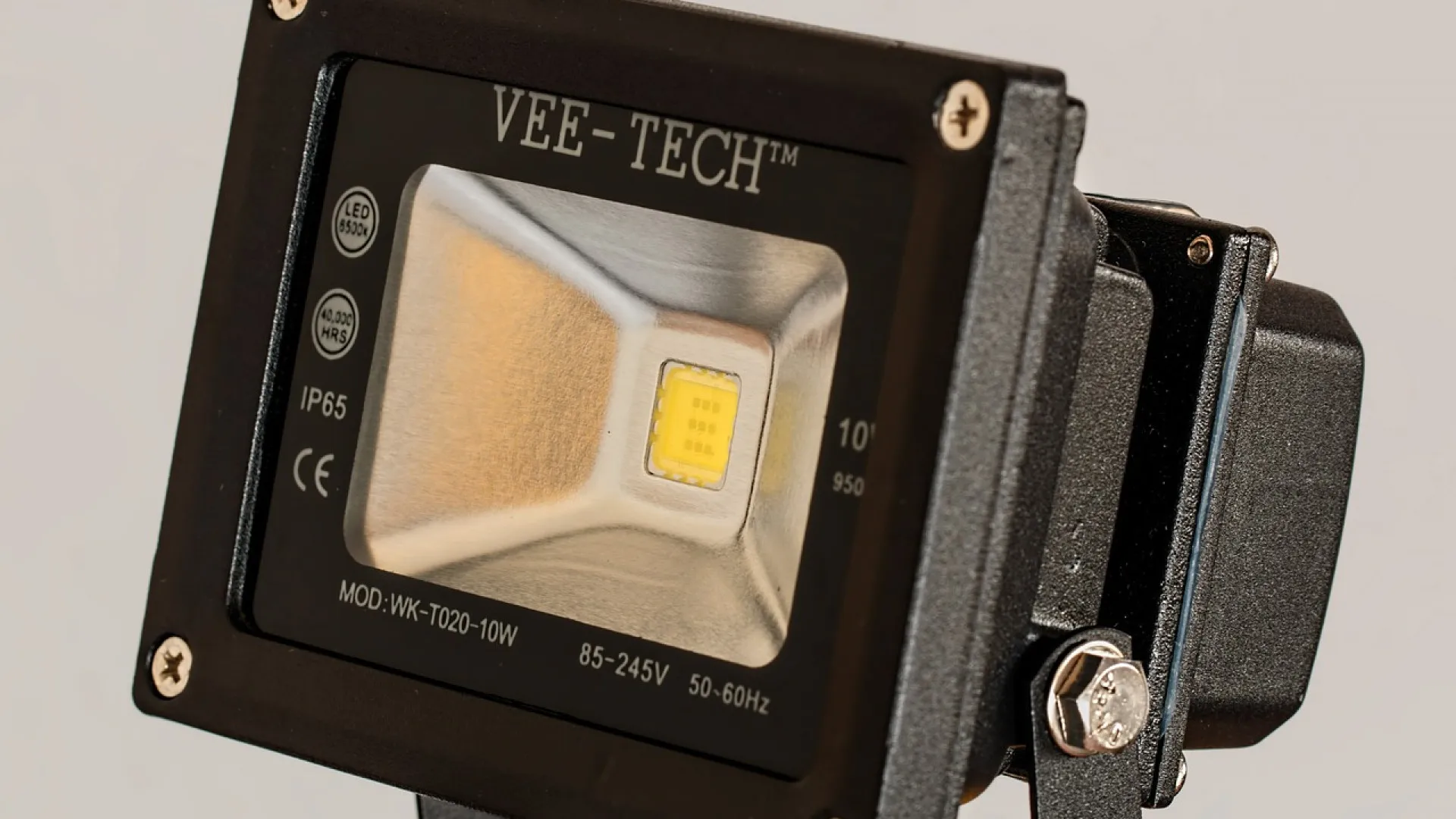 Projecteur solaire : un choix éclairé pour un éclairage extérieur pratique et écologique
