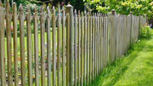 Design d'extérieur : la clôture brise-vue en ganivelle, l’atout charme pour votre jardin