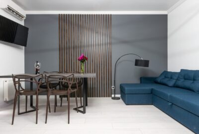Tout_sur_le_papier_peint_dans_un_salon
