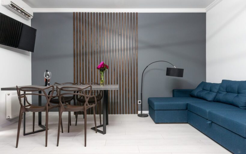 Tout_sur_le_papier_peint_dans_un_salon