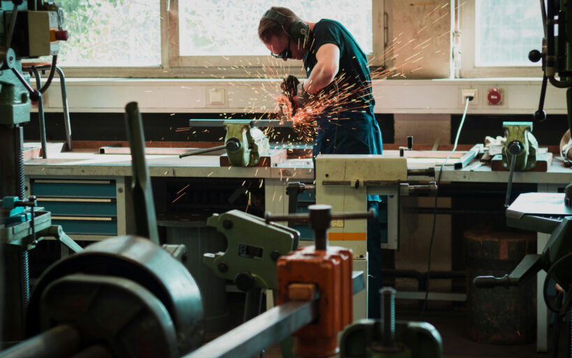 Quels outils sont essentiels pour le bricolage ?