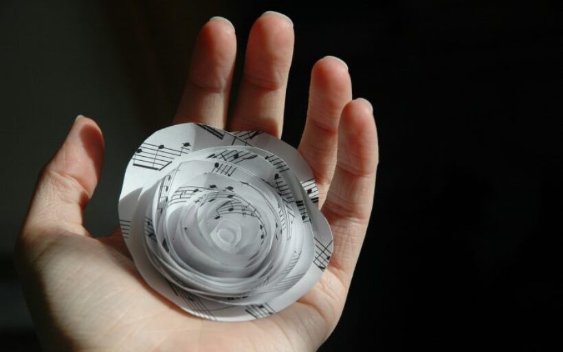 Belles_fleurs_en_papier_de_soie_faites_à_la_main
