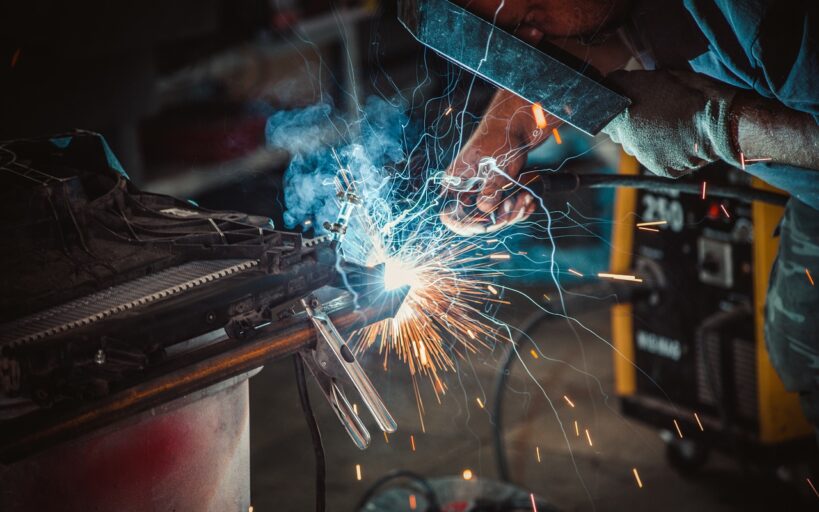 Le_ferblantier_:_un_artisan_aux_multiples_talents