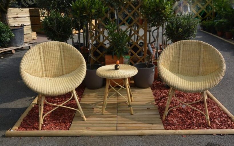 Quelle_matière_choisir_pour_mon_salon_de_jardin_?