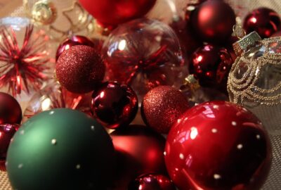 5 idées créatives pour décorer vos boules de Noël