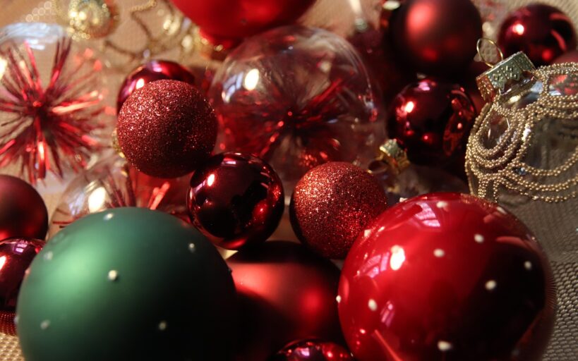 5 idées créatives pour décorer vos boules de Noël