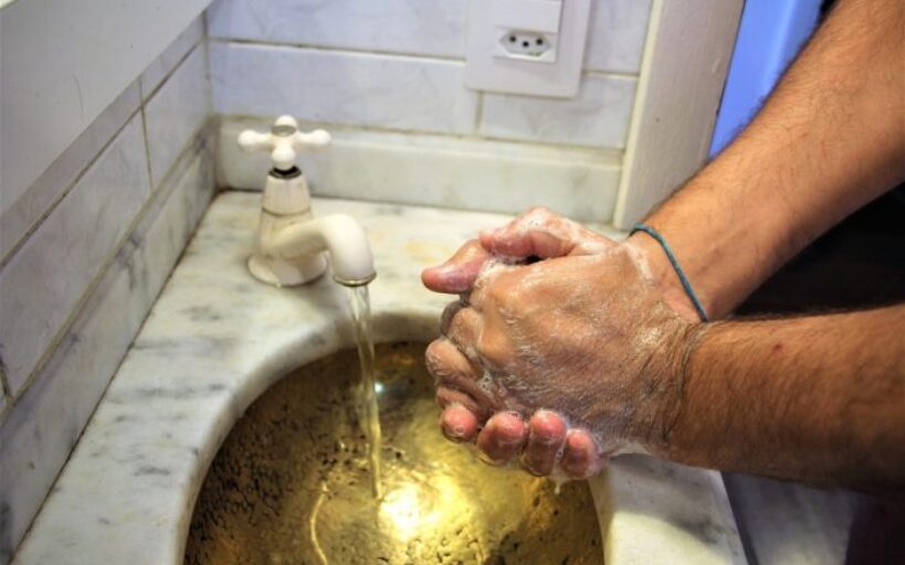 Désinfectant_pour_les_mains_ou_savon_pour_les_mains_?