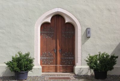 Quels_sont_les_avantages_des_portes_d’entrée_en_bois_?