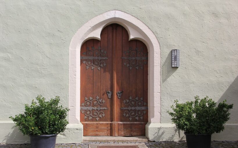 Quels_sont_les_avantages_des_portes_d’entrée_en_bois_?