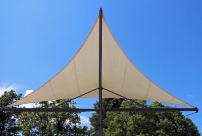 Comment installer une voile d'ombrage dans votre jardin