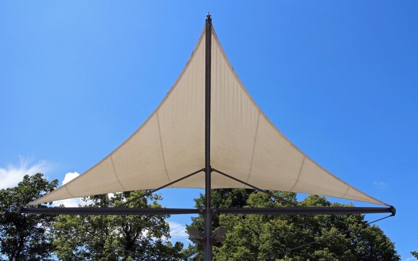Comment installer une voile d'ombrage dans votre jardin
